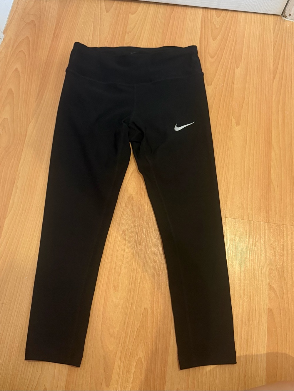 Nike womens Black Capri Athletic Leggings with Swoosh